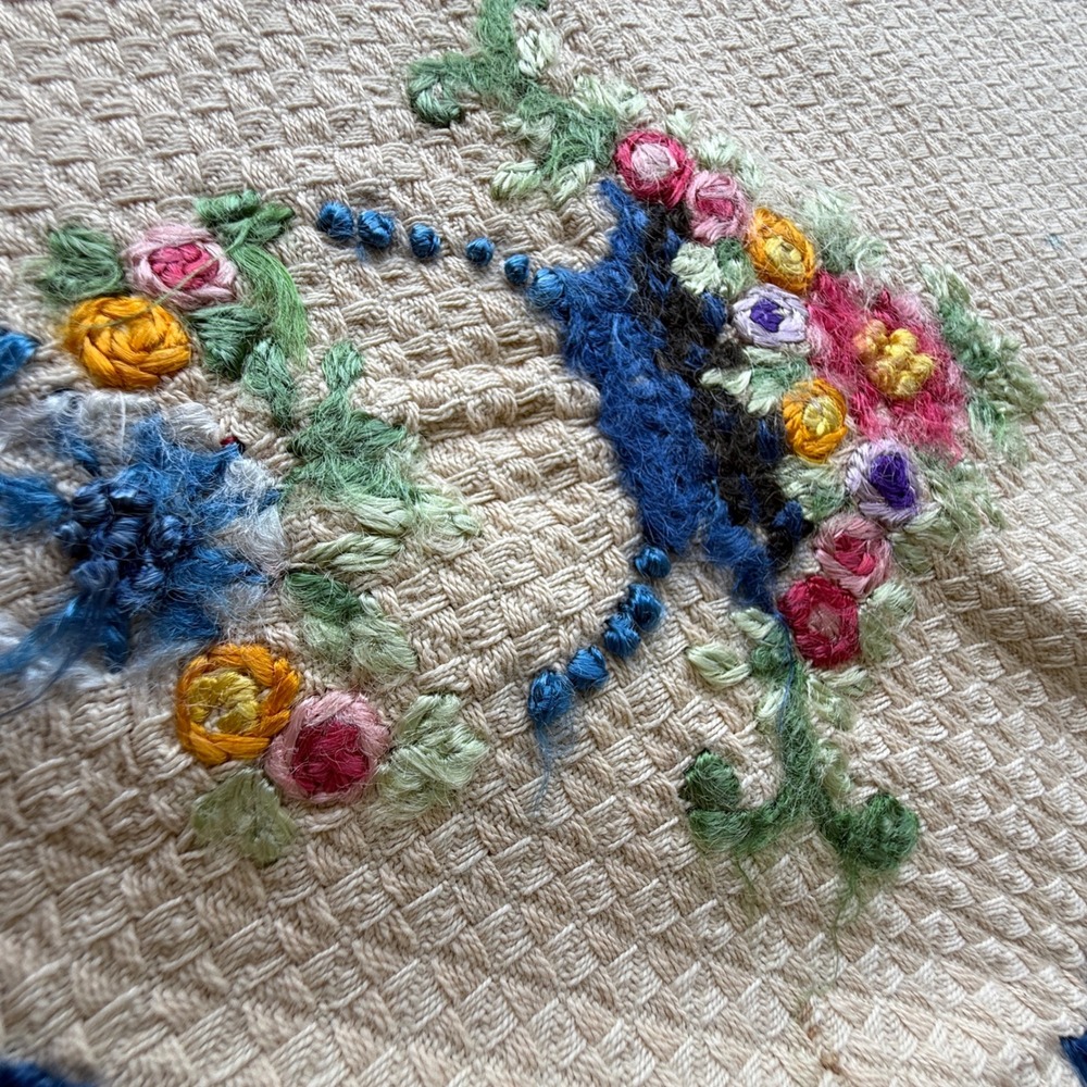 Vintage Hand Embroidered Floral Table Runner Blue White Lace Trim 42 Inch - Picture 3 of 11